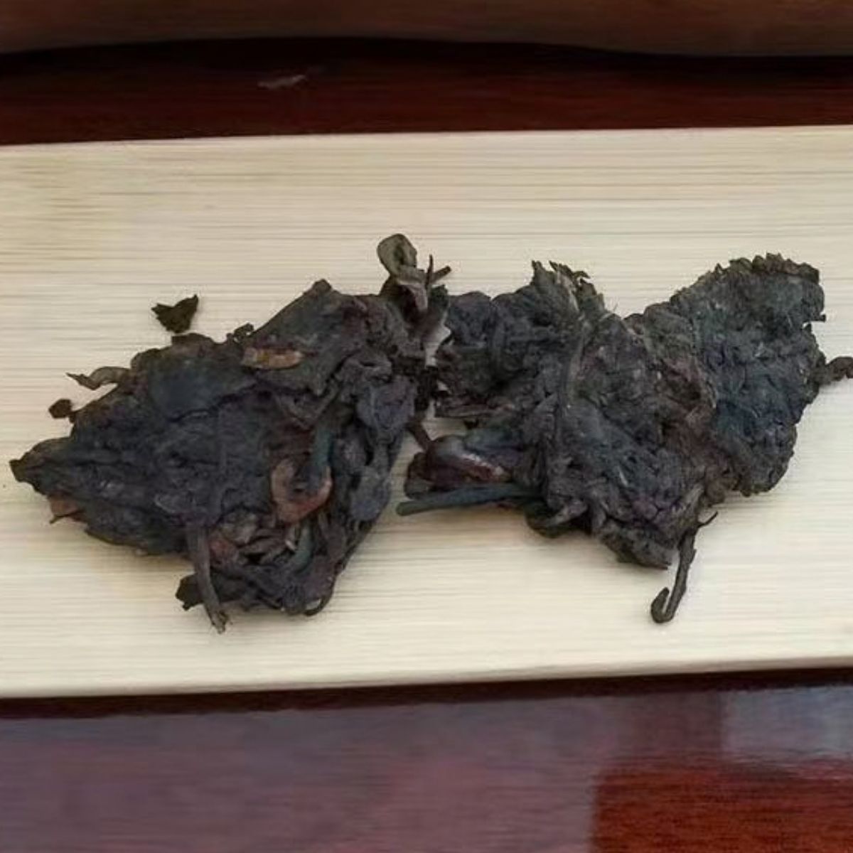 Old-Tree Ripe Pu-erh Tea Cake – Aged Wood, Red Date & Sticky Rice