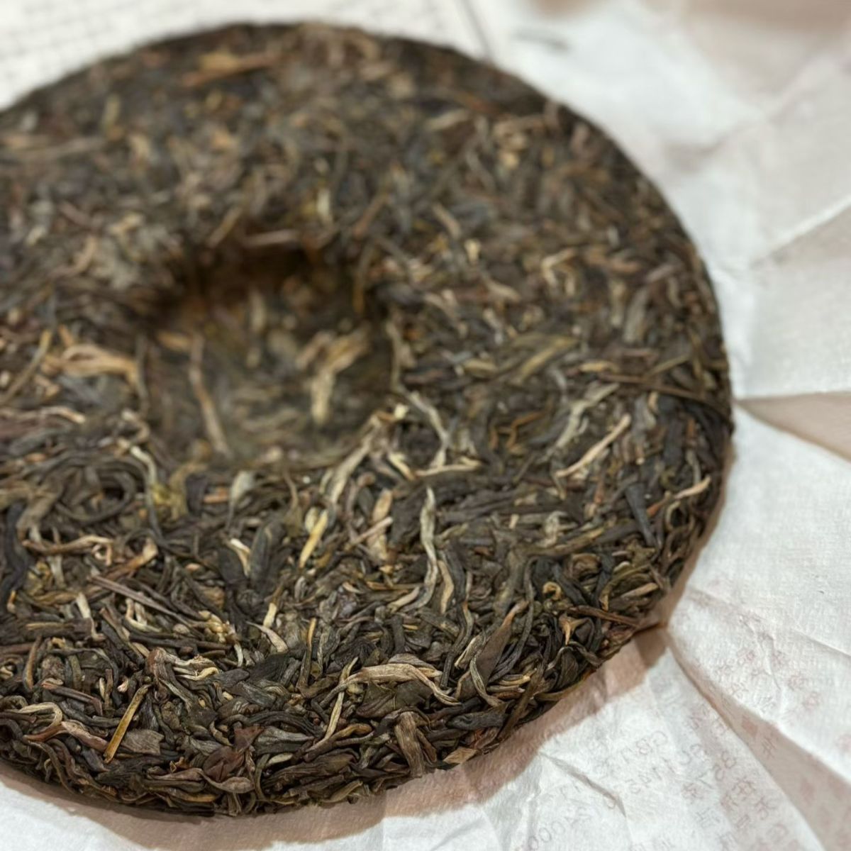 Kun Lu Shan Ancient Tree Raw Pu-erh Tea Cake 2022 - 357g Pu'er