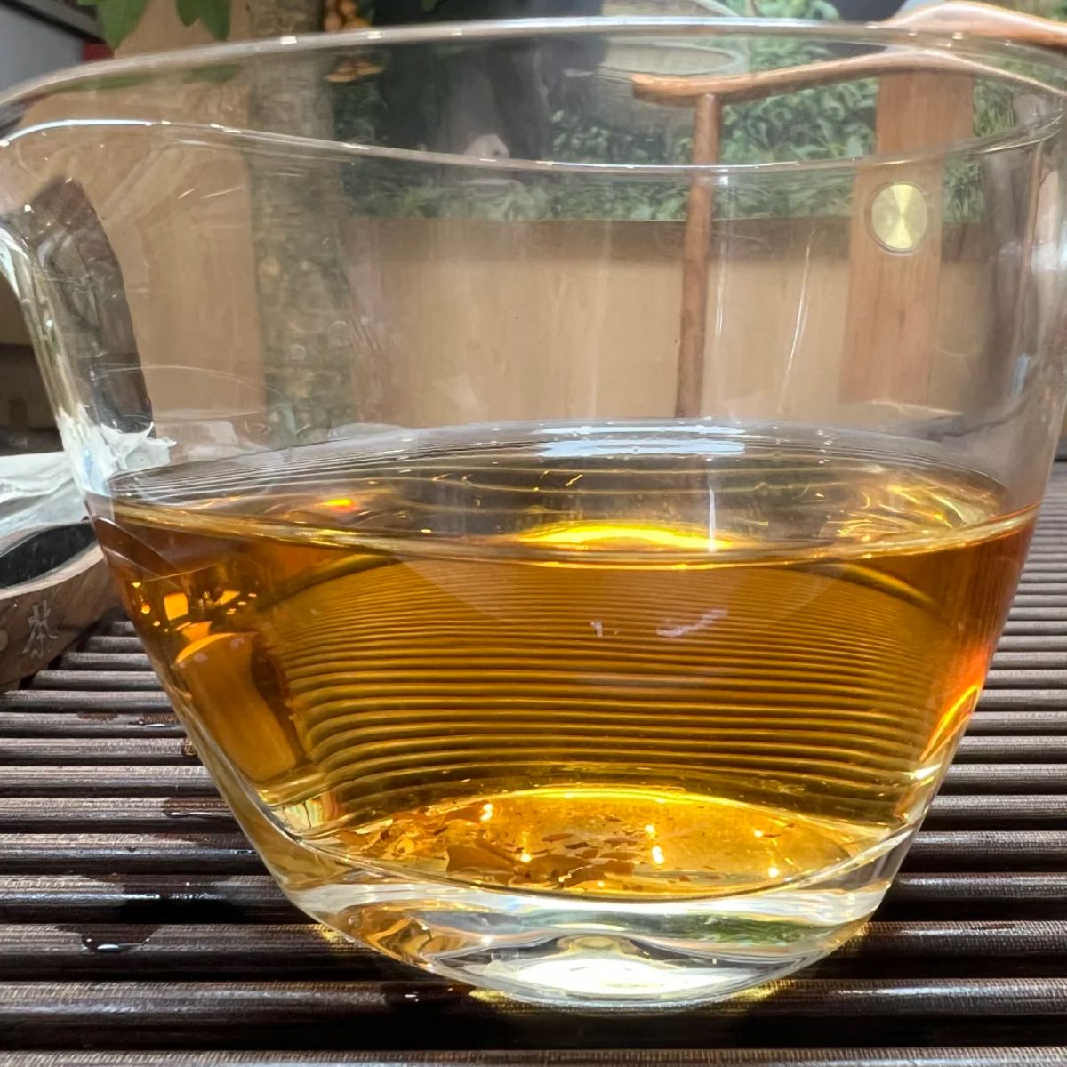 Mengku Aged White Tea Cake – Wild Honey, Aged Wood & Florals