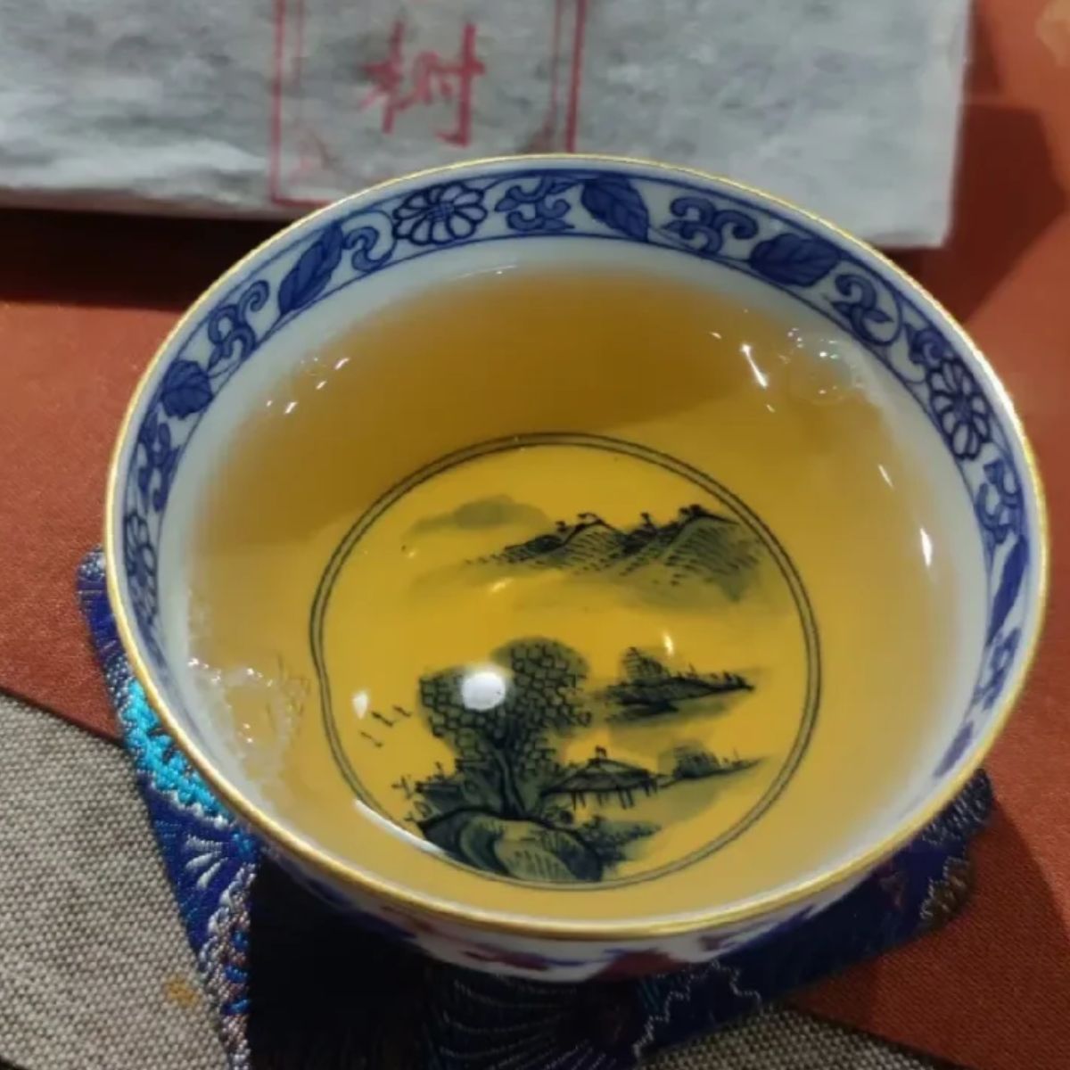Mangfei Old-Tree Huangpian Raw Pu-erh Tea Cake – Orchid, Wild Honey & Sweet Wood