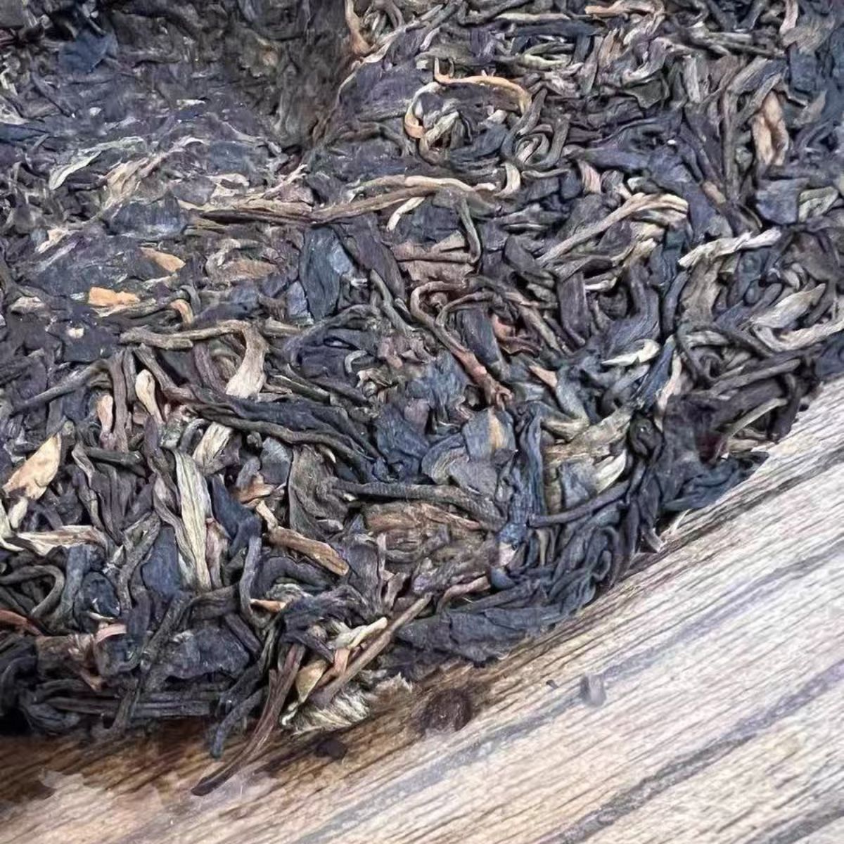 Zhongcha Yewu Premium Raw Pu'er Tea (Green Big Tree) 2006 First Batch 601, 357g - Dry Storage 18 Years, Sweet Yewu Flavor