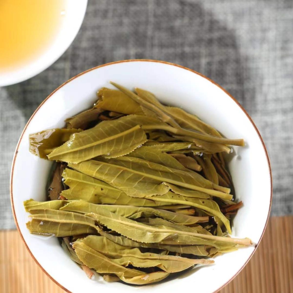 2022 Huazhu Liangzi Raw Pu‑erh Cake – 357g, Wild High‑Mountain Tea
