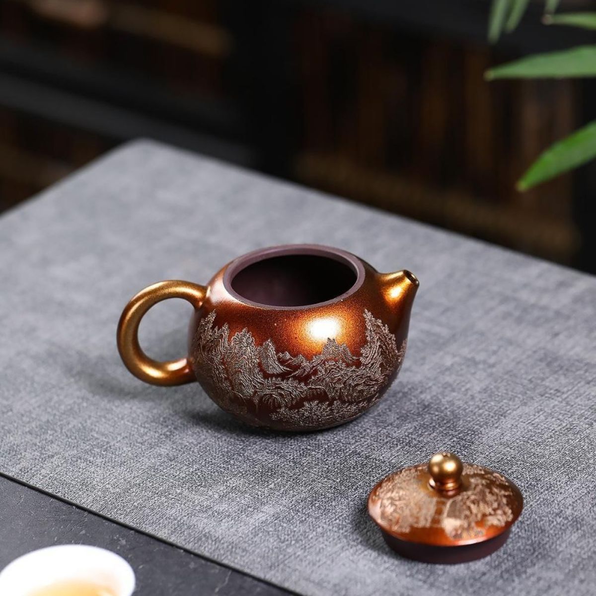 Golden Sand Elegant Scenery Xishi Teapot - Shell-Fired Stone Red Clay 320ml