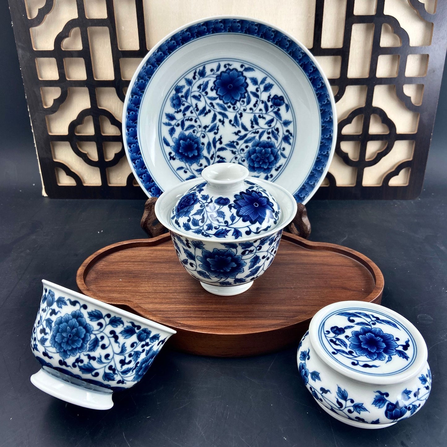 Jingdezhen Blue & White Lotus Scroll Gaiwan Tea Set – High-White Clay, Underglaze (4-Piece)