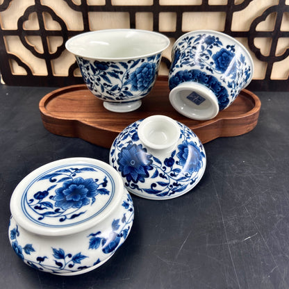 Jingdezhen Blue & White Lotus Scroll Gaiwan Tea Set – High-White Clay, Underglaze (4-Piece)
