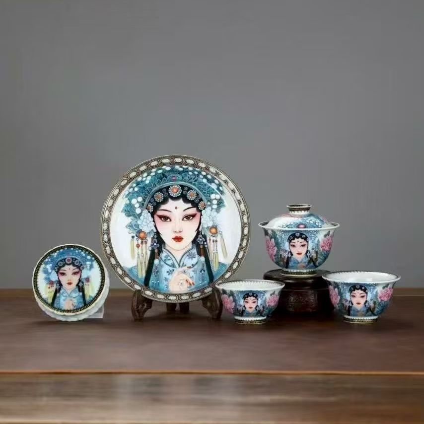 Jingdezhen Guochao Peony & Opera Figure Gaiwan Tea Set – Gold-Trimmed Overglaze (5-Piece)