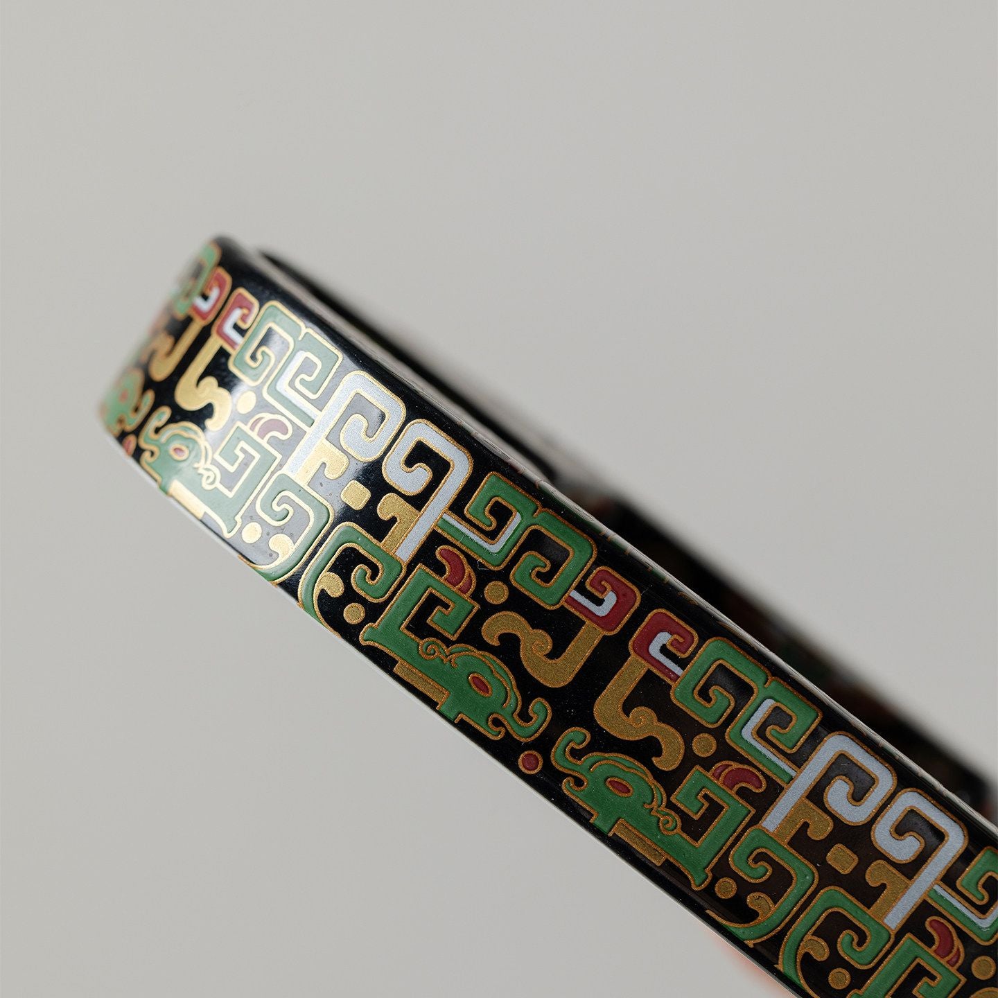 Jingdezhen Porcelain Cigar Ashtray – Gold & Silver Inlay Scroll Pattern | Black