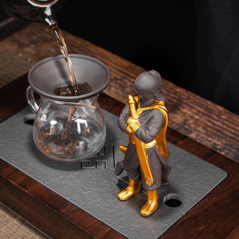 Jianghu Wandering Hero Zisha Tea Pet with Hat Tea Strainer