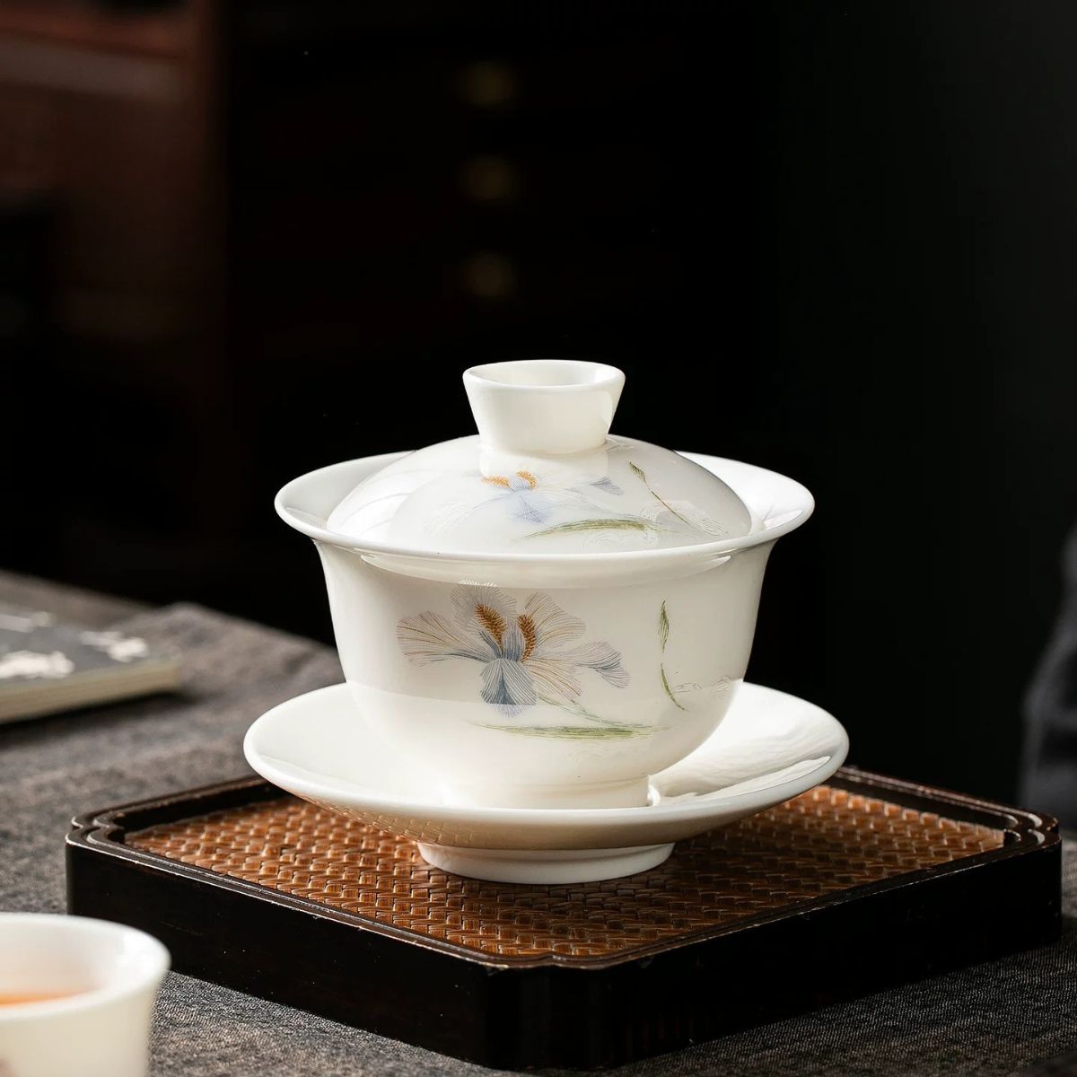 Suet Jade Porcelain Gaiwan Set | Embroidered Iris Pattern with 2 Cups 170ml