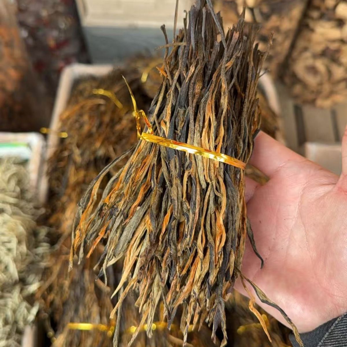 Yunnan Dian Hong Golden Needle Black Tea - Ba Ba Cha