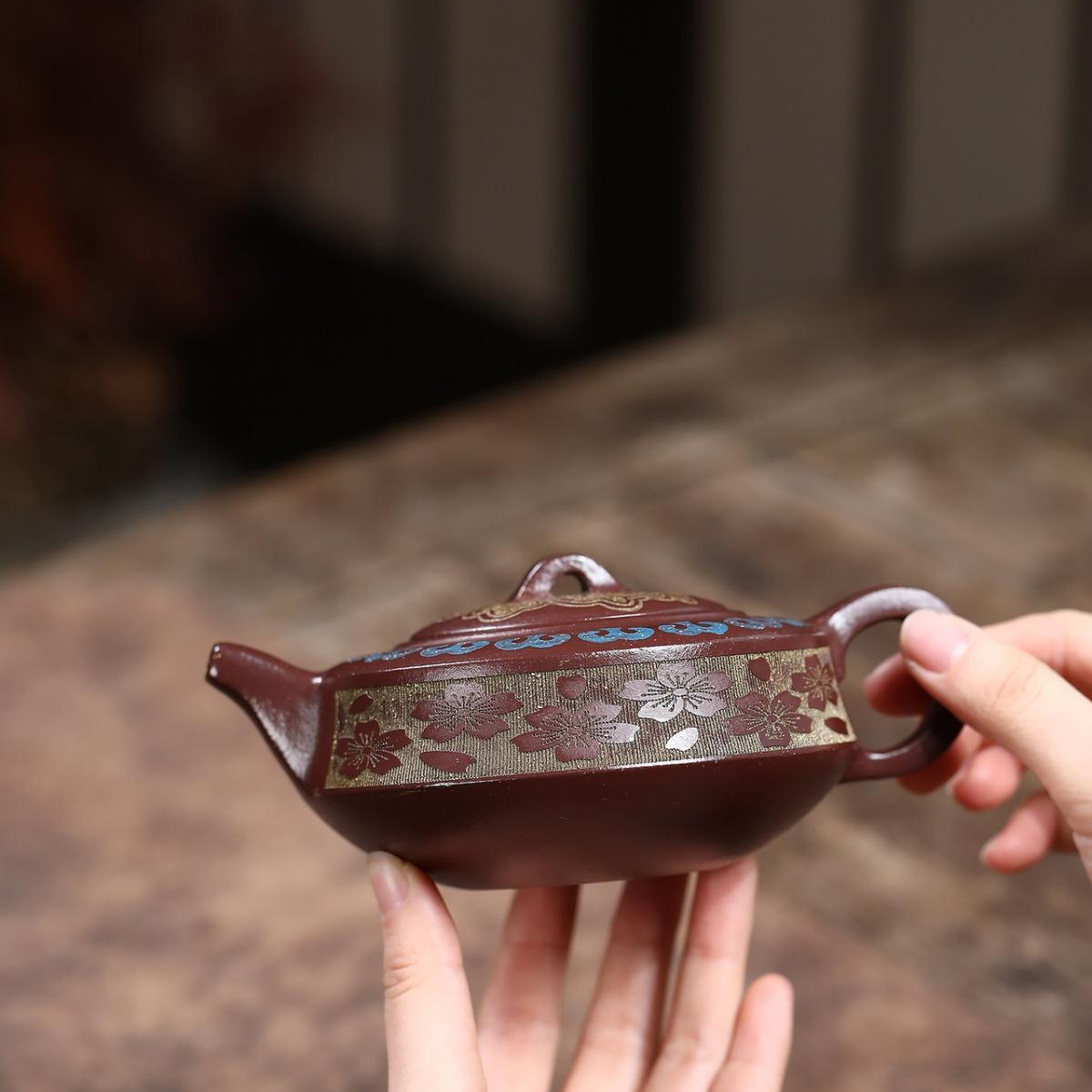 Fan Hua Color-Changing Yixing Zisha Teapot – Iron Red Clay (290ml)