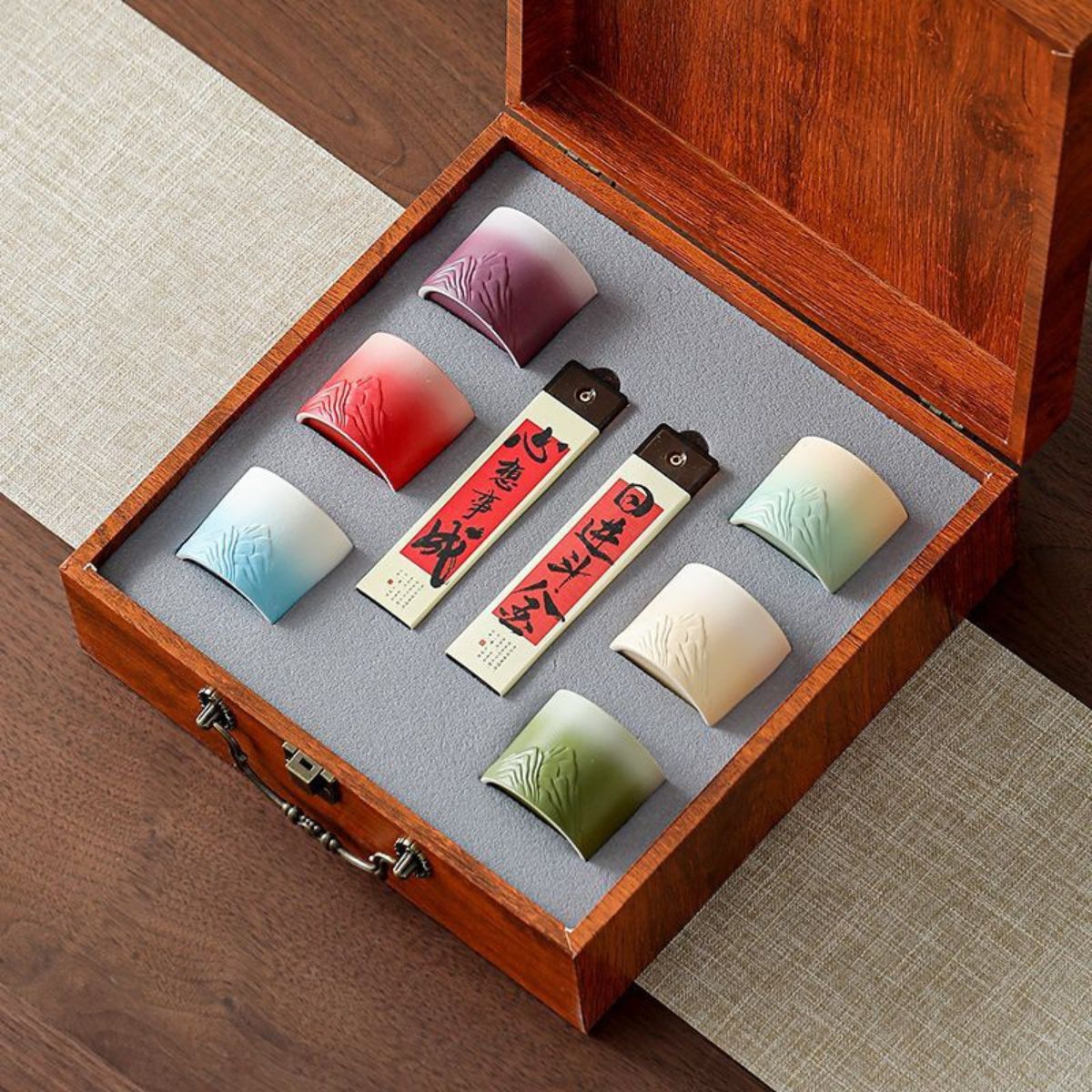 Qing Qiu Ling Glaze Master Cup Luxury Gift Set – 6 Ceramic Tea Cups & 2 Incense Boxes | Premium Gift Box