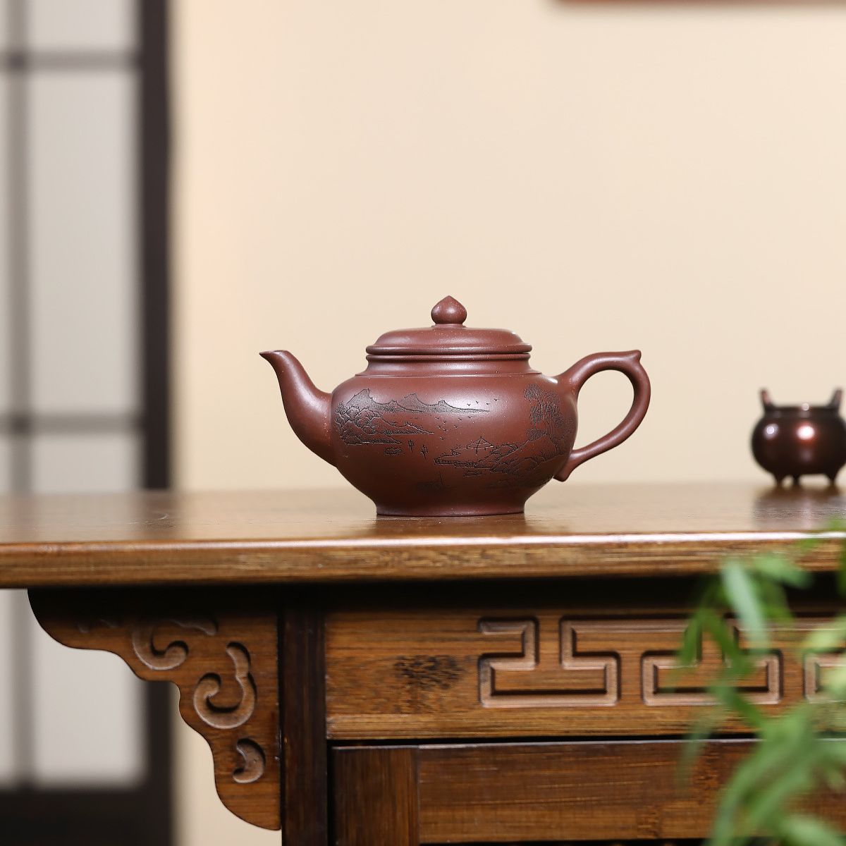 Shanshui Xiaoying Yixing Teapot — Handcrafted Dicaoqing Purple Clay, 340ml