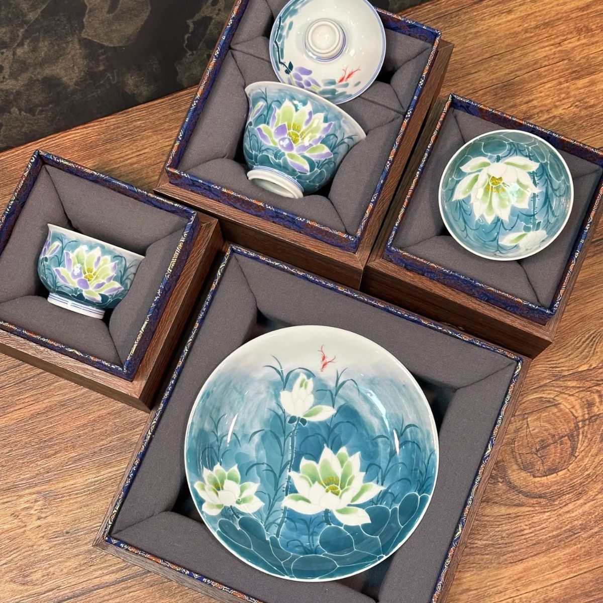 Lotus Pond Moonlight Hand-Painted Ceramic Tea Set – Gaiwan, Pu-erh Cup, Ruishi Cup & Dry Brewing Tray
