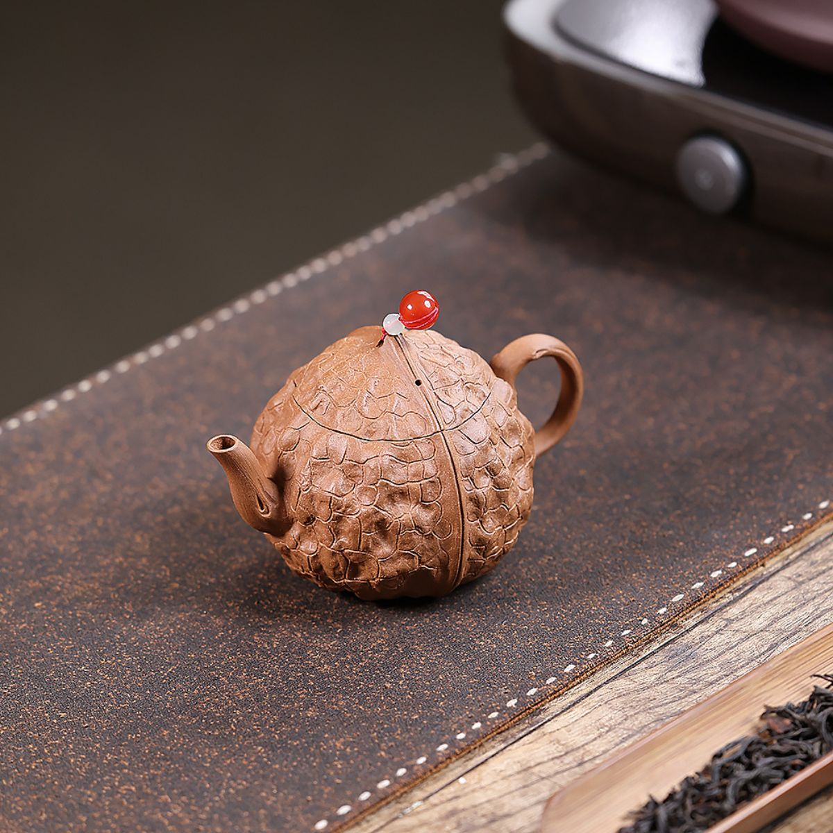 Hetao Yixing Teapot — Handcrafted Duanni Clay, 200ml | Gift Set