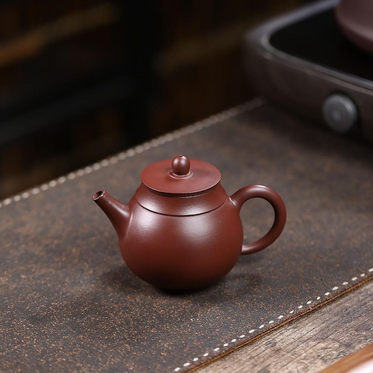 Ping Gai Lian Zi Yixing Teapot | Raw Zi Zhu Ni Purple-Vermillion Clay | Handcrafted 190ml
