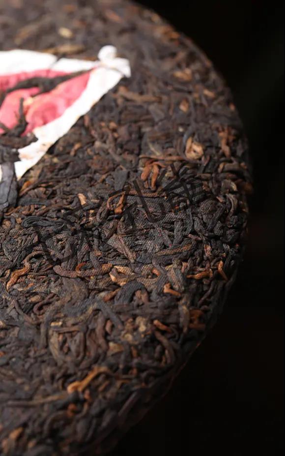 2020 QiCai KongQue (Seven-Colored Peacock) 'Qilin' Ripe Pu-Erh Tea Cake - 357g Fermented Shou Cha | Mythical Beast Design | Limited Collector's Edition
