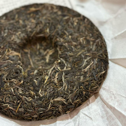 Kun Lu Shan Ancient Tree Raw Pu-erh Tea Cake 2022 - 357g Pu'er