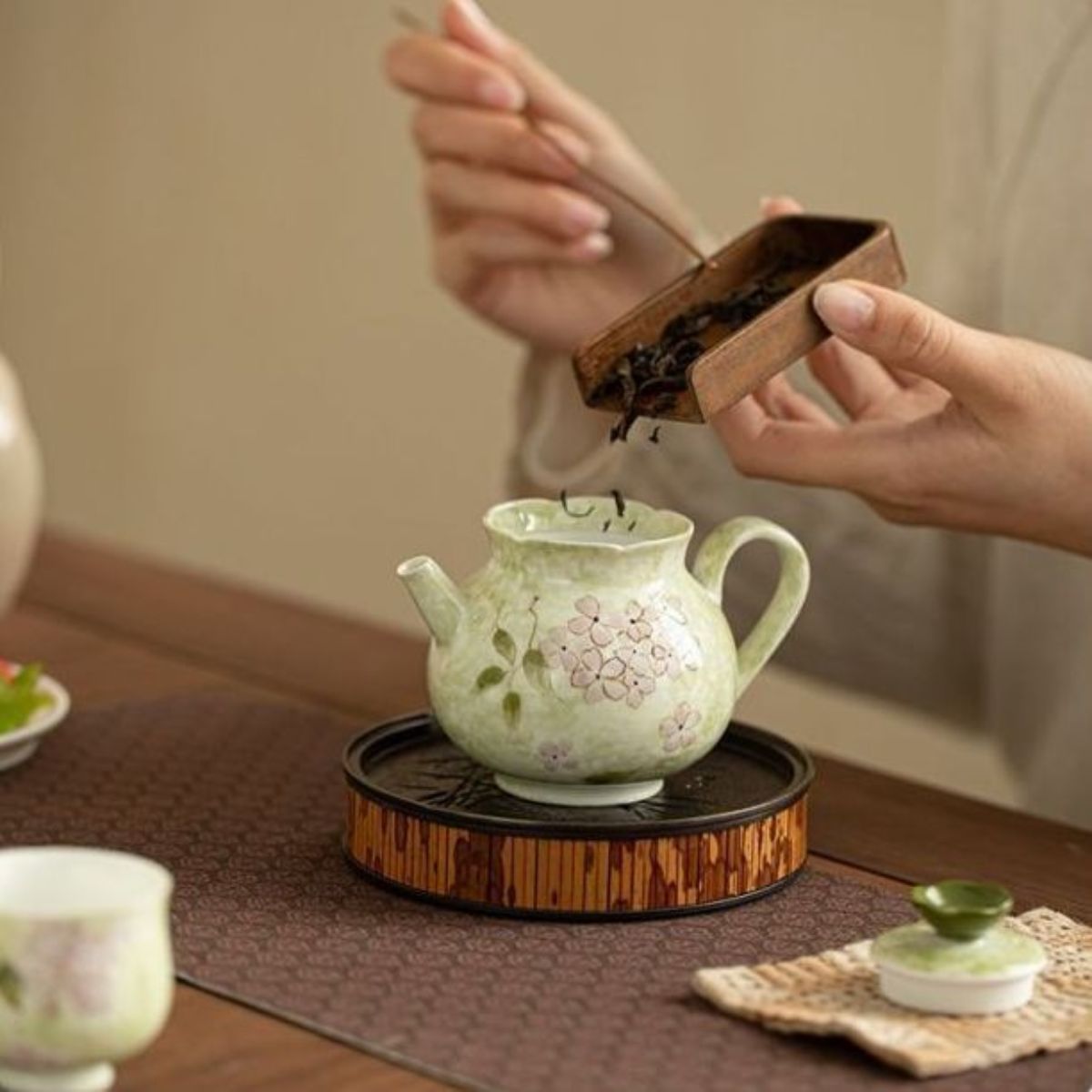 Hydrangea Bloom Ceramic Tea Set – 1 Teapot & 2 Cups