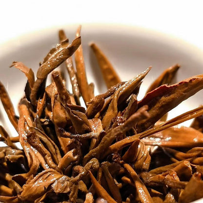 Yunnan Fengqing Black Tea Pagoda Premium 2025 - Hand-Woven Blooming Tea