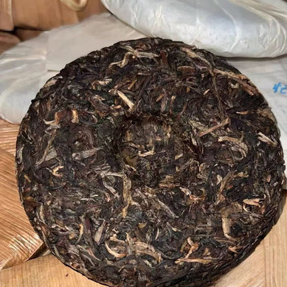 Bangdong Ancient Tree Raw Pu-erh Cake 2013 - Handmade Sun-Dried 11-Year Aged