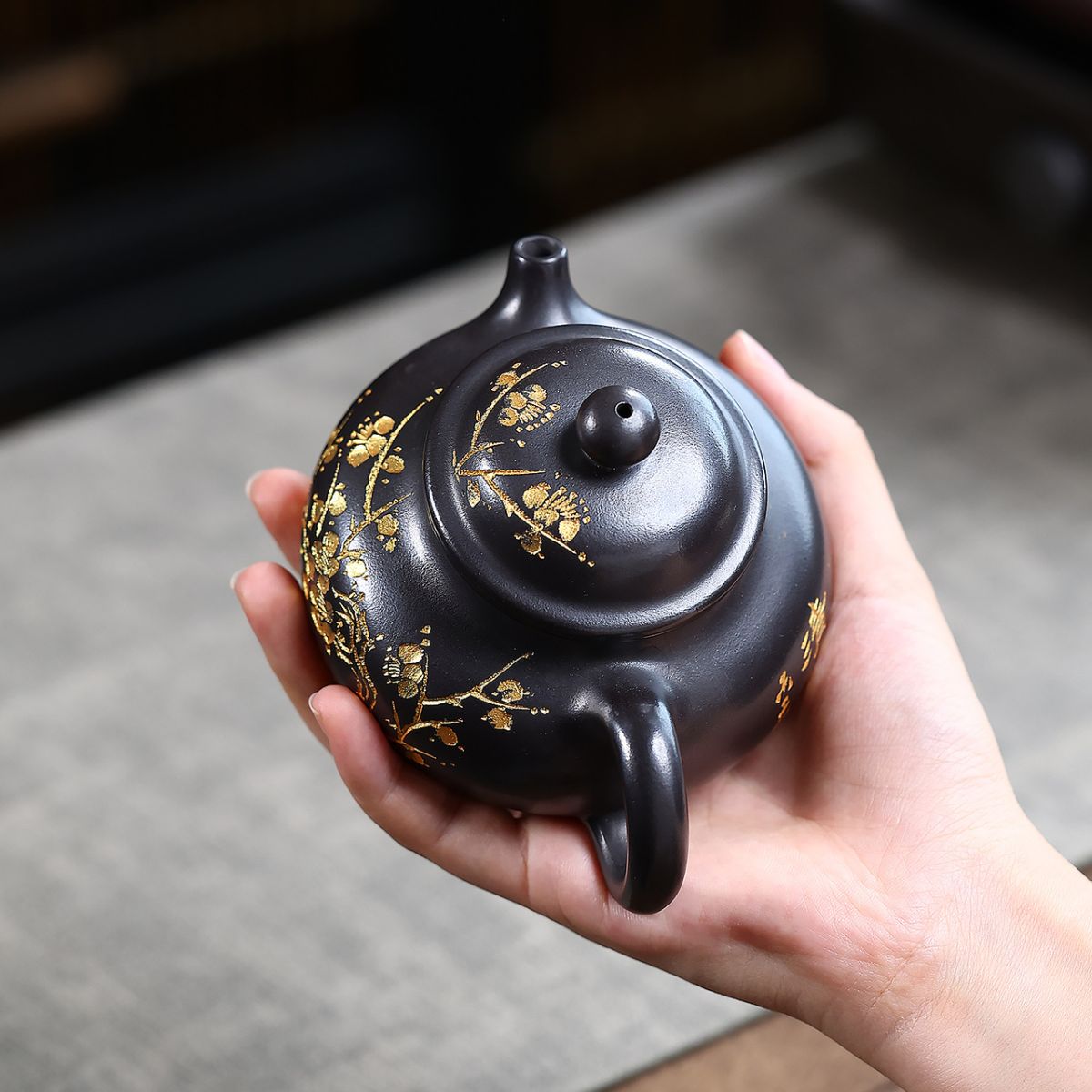 Gold-Painted Plum Blossom Zisha Teapot – Shihuang Clay, 230ml