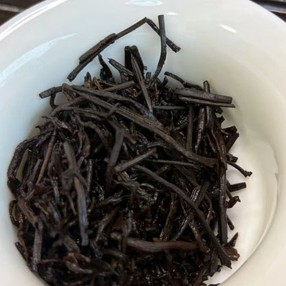 1990s Menghai Aged Ripe Pu-erh — Silky, Camphor-Sweet & Full-Bodied
