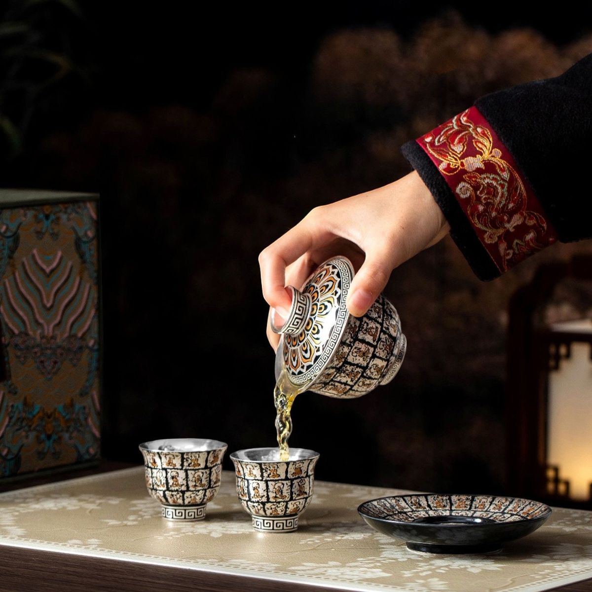 Liu Yin Wan Fo Ceramic Gaiwan Tea Set – Silver-Gilded (Gaiwan 130ml + Saucer + 2 Cups 45ml) Gift Box
