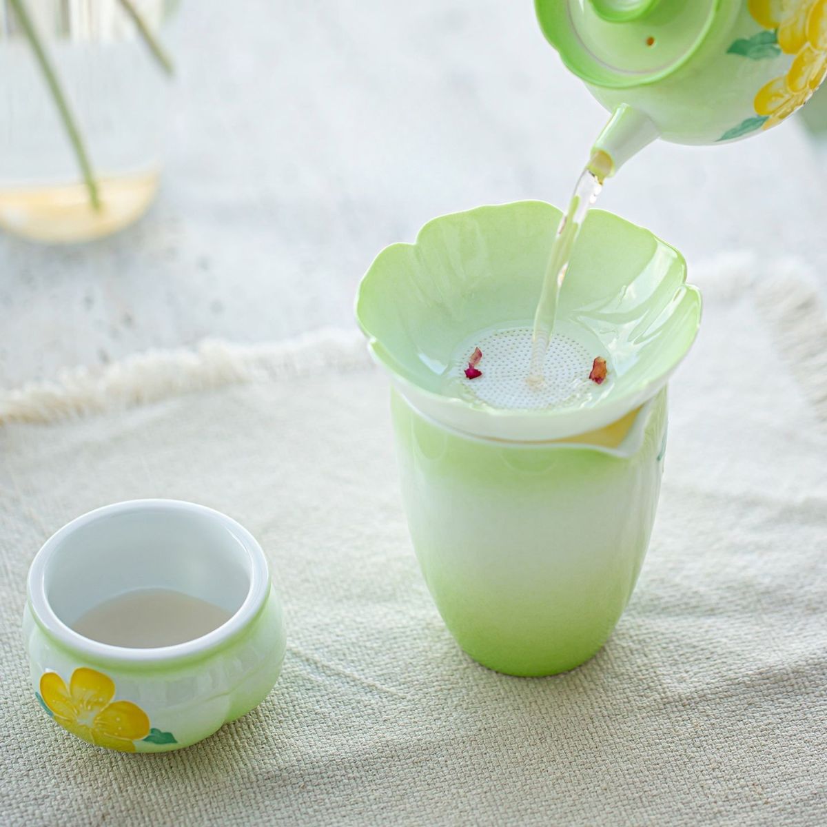Hand-Painted Winter Jasmine Ceramic Tea Strainer Set | Gongfu Tea Accessory