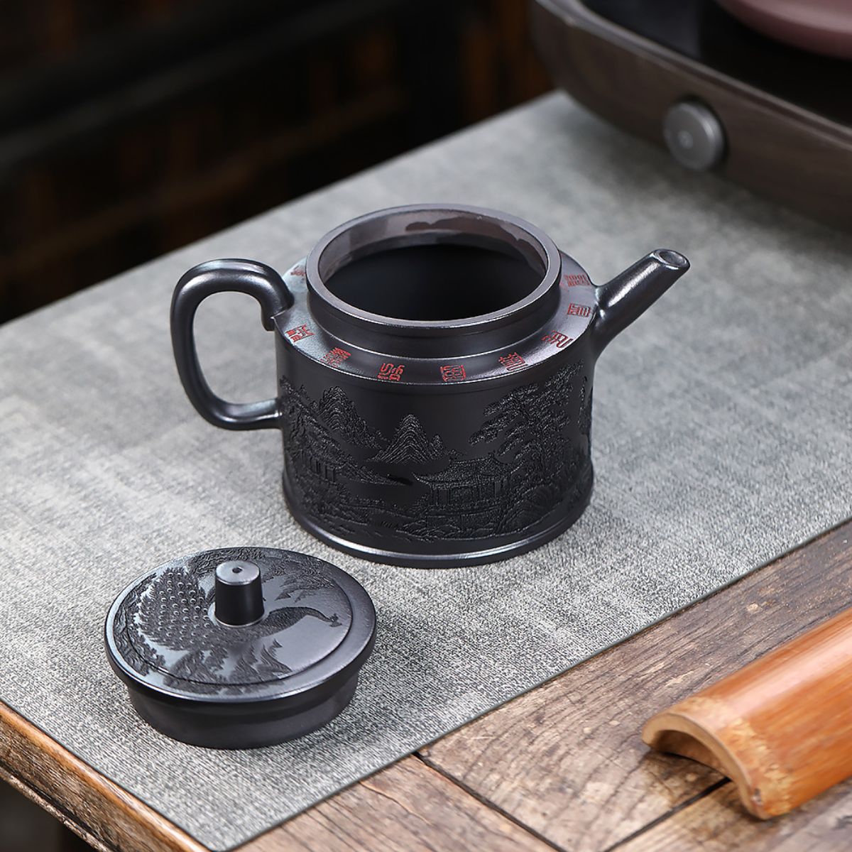 Queming Songhe Gaode Zhong Yixing Teapot — Xuantie Shihuang Clay, 570ml | Signed Artist | Gift Set