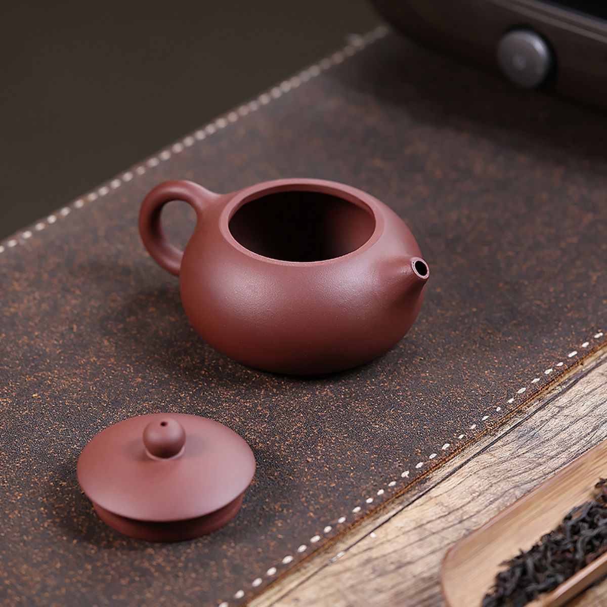 Flat Xishi Yixing Teapot — Handcrafted Zini Purple Clay, 220ml