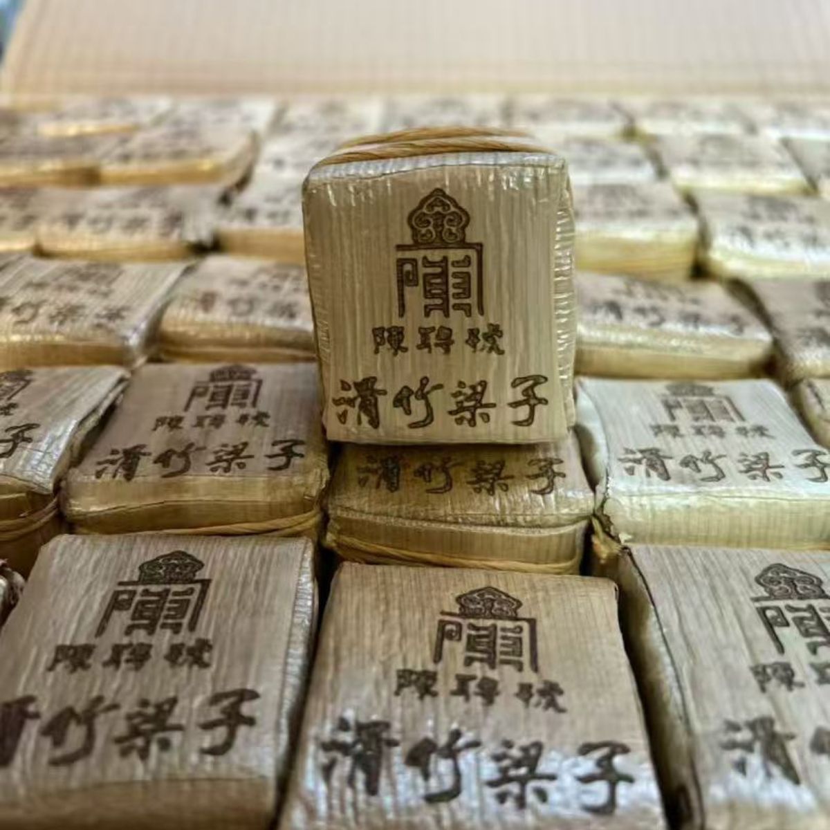 Huazhuliangzi Mini Square Sheng Puerh 2022 - 8g per Piece, 7 Pieces per Pack