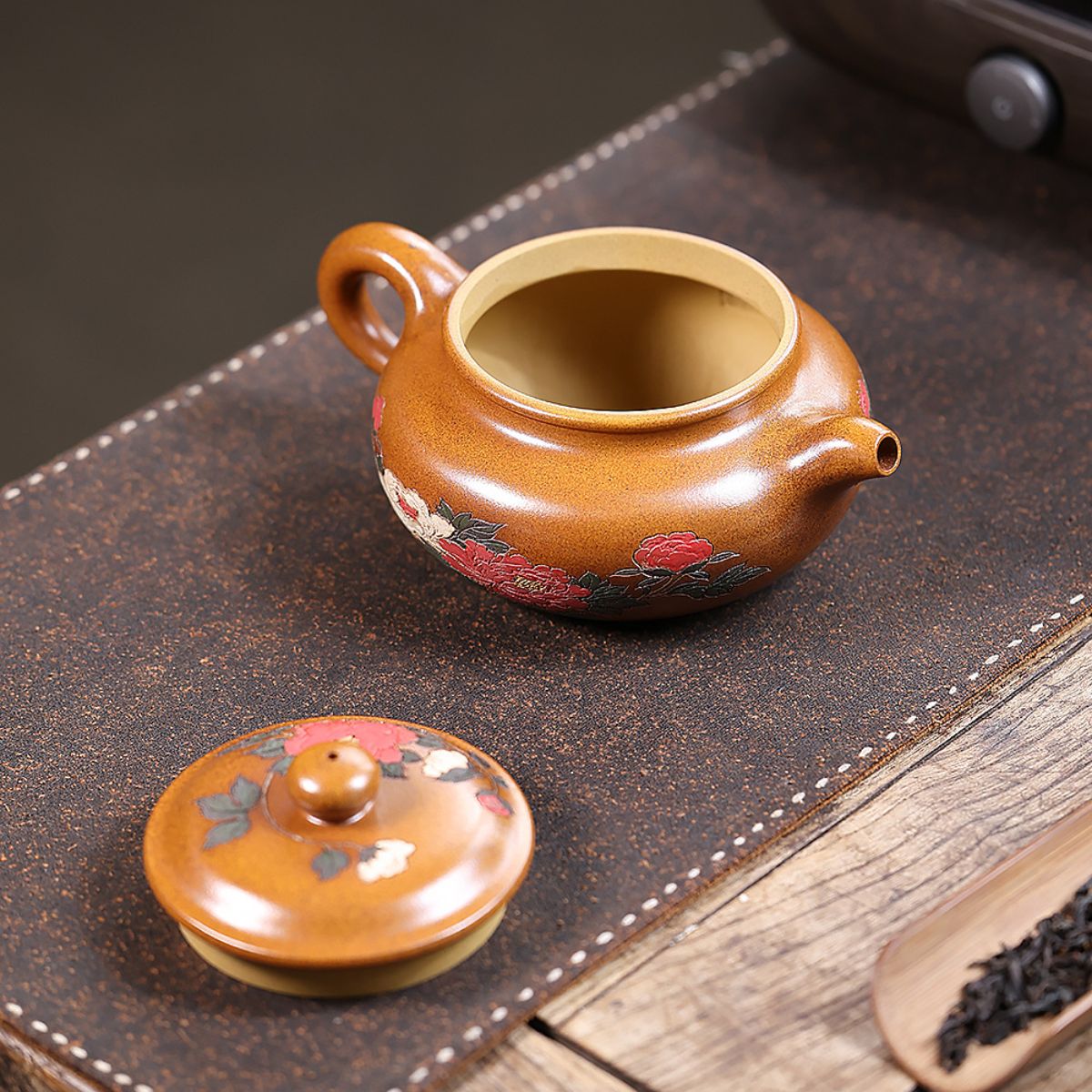 Mudan Fanggu Yixing Teapot — Fire-Glazed Golden Duanni, 450ml | Gift Set