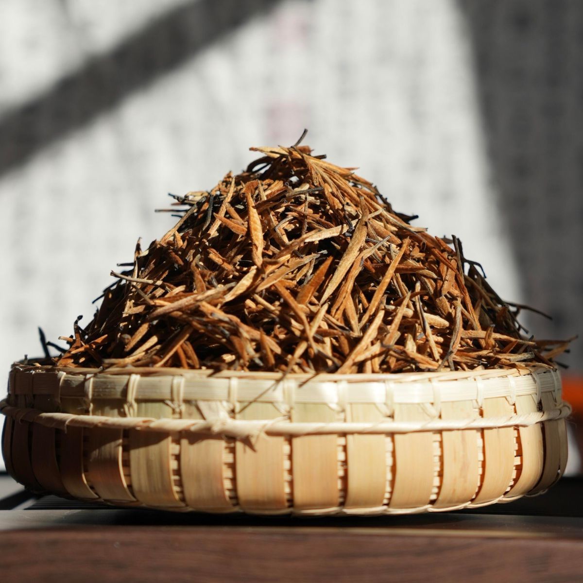 Yunnan Dian Hong Da Jin Zhen — Premium Golden Needle Black Tea | Honey, Malt & Rare Single-Bud Craft