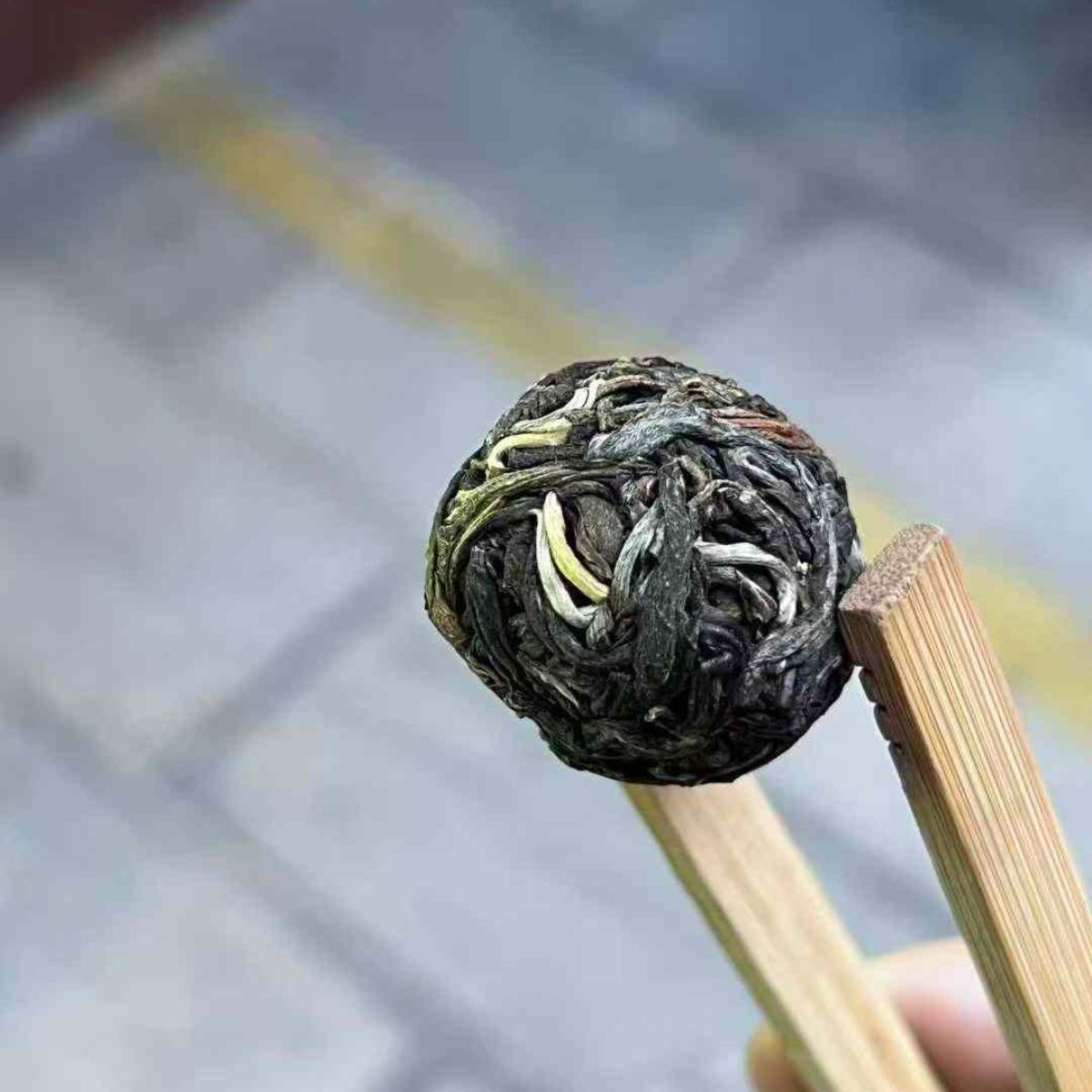 Fenghuangwo Dragon Pearl Sheng Puerh Tea - 8g per Pearl