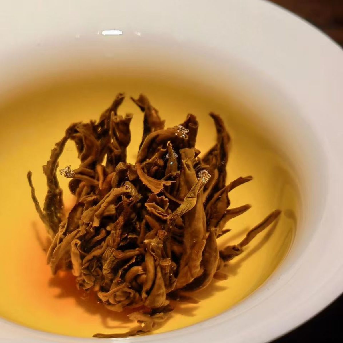 Yunnan Fengqing Black Tea Pagoda Premium 2025 - Hand-Woven Blooming Tea