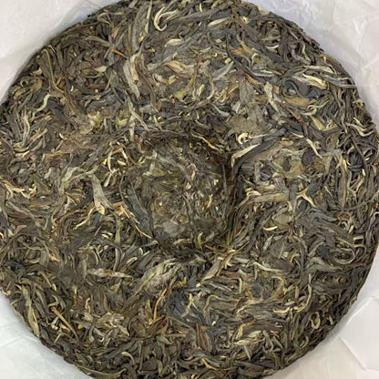 2024 Guafengzhai Raw Pu-erh – 357g Cake Wild Floral & Honey · Elegant & Deep