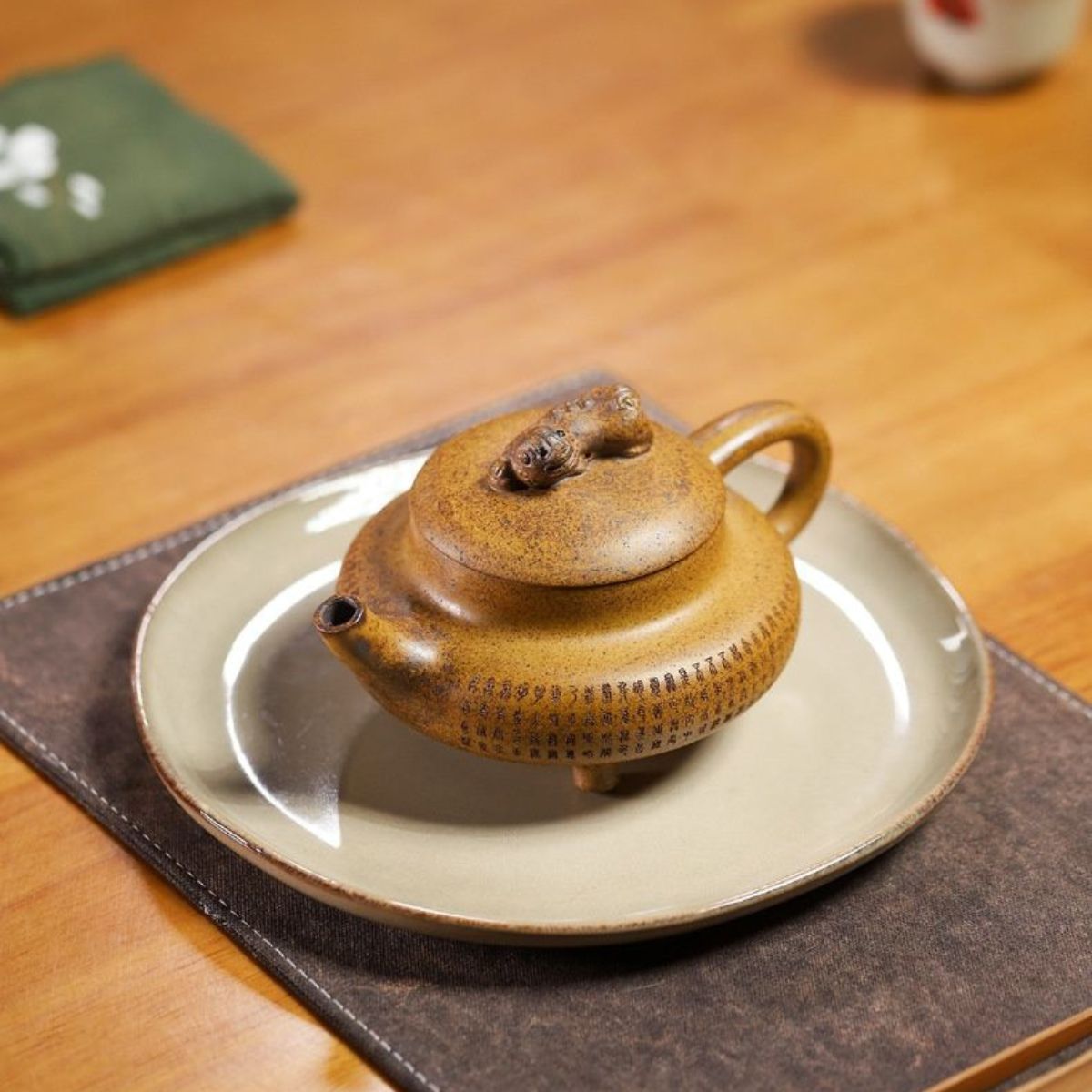 San Zu Yi Quan Yixing Teapot | High-Fire Longgu Jinsha Zisha Clay | Three-Legged 260ml
