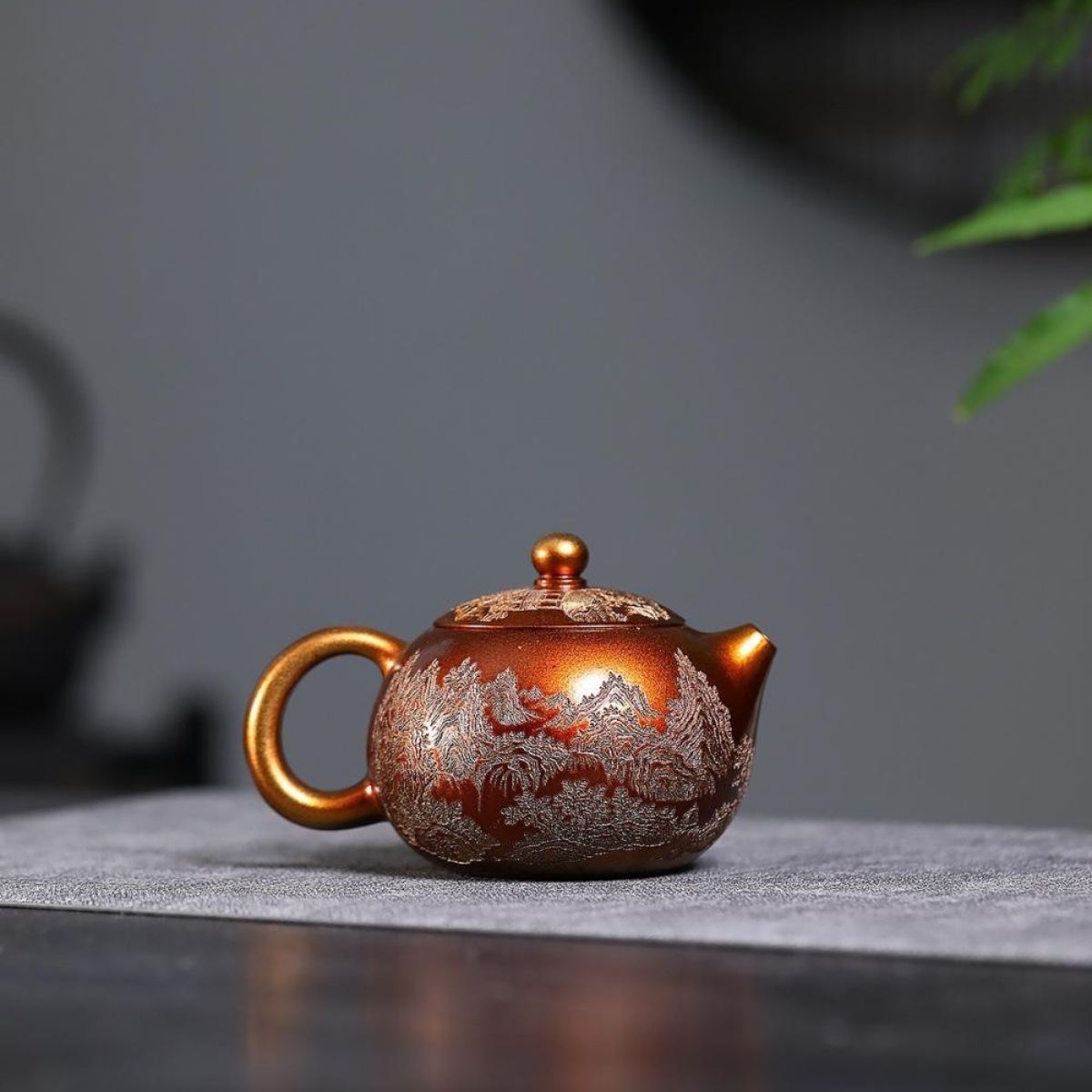 Golden Sand Elegant Scenery Xishi Teapot - Shell-Fired Stone Red Clay 320ml