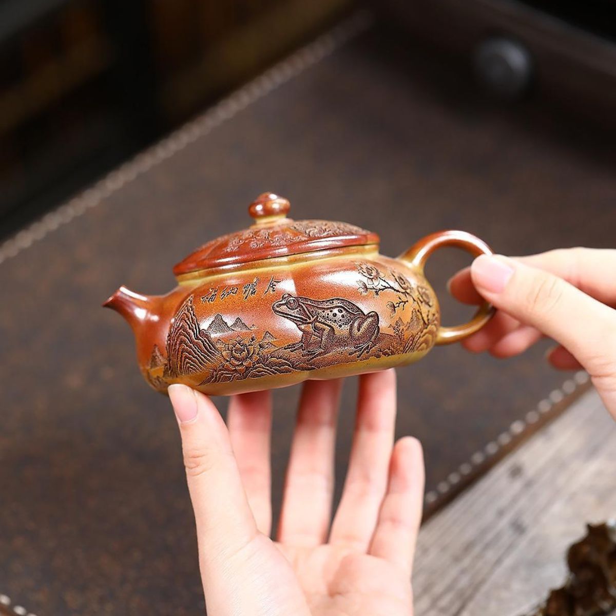 Original Duan Clay "Golden Toad" Yixing Teapot – Hand‑Painted with Gift Box 190cc
