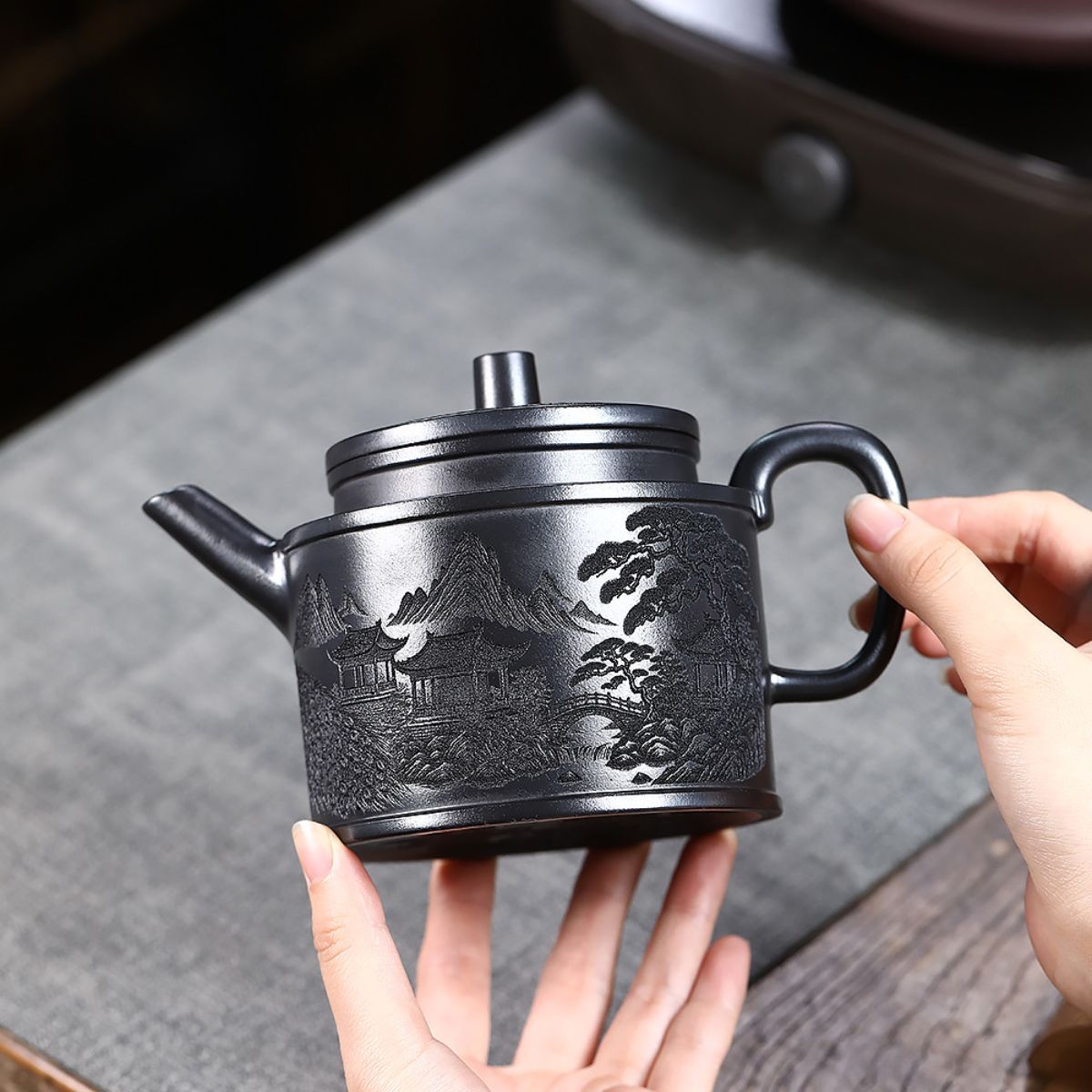 Queming Songhe Gaode Zhong Yixing Teapot — Xuantie Shihuang Clay, 570ml | Signed Artist | Gift Set