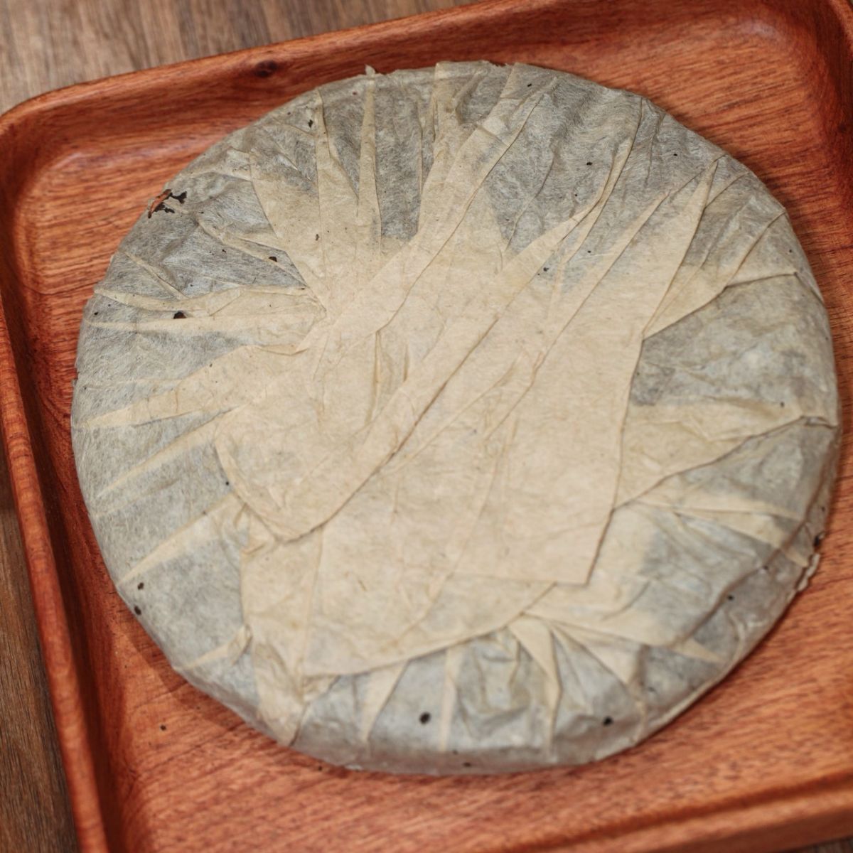 1990s Hong Kong Stored Aged Pu-erh Ripe Tea Cake – Vintage Menghai Bulang Mountain, Camphor & Herbal Aroma (357g)