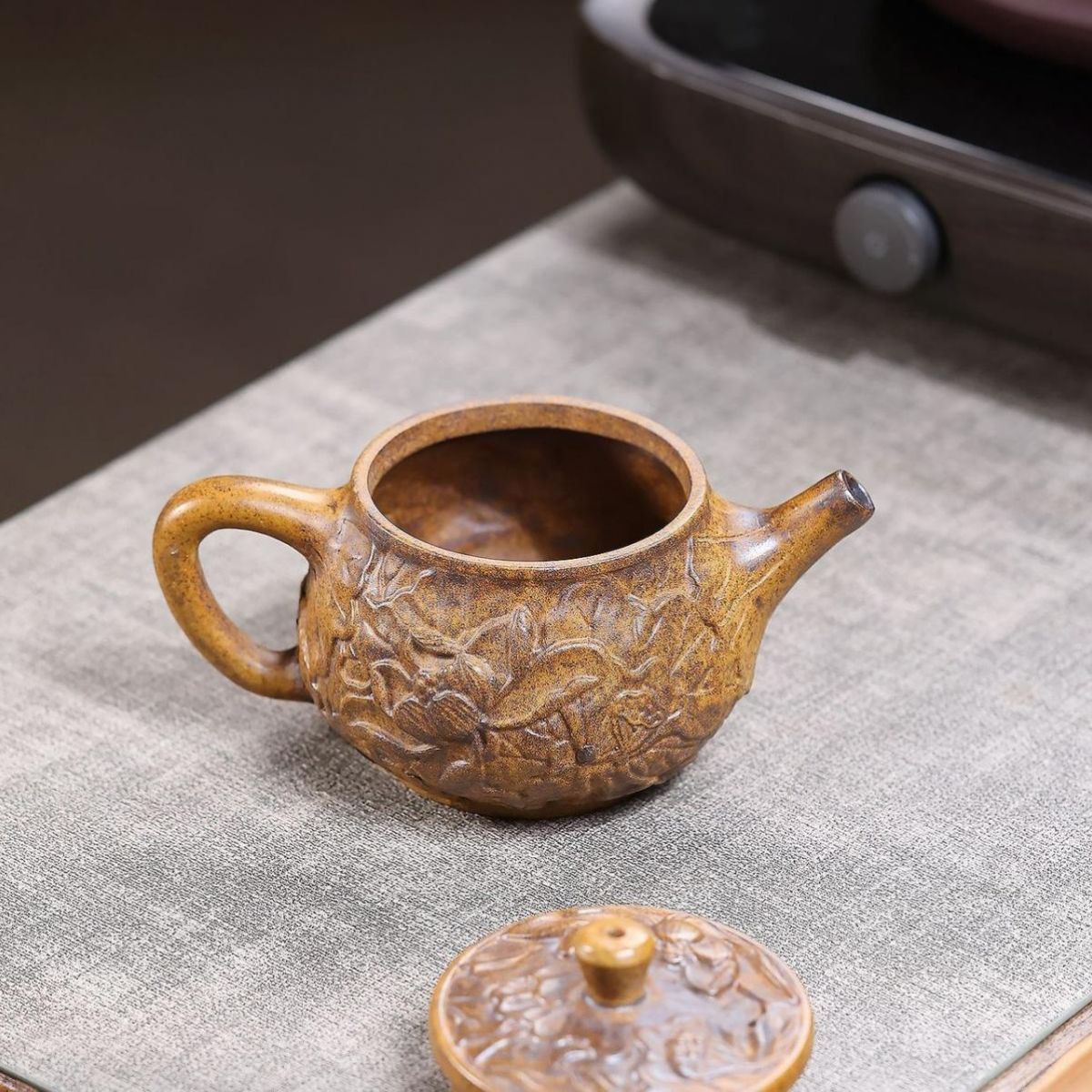 Yi Ban Xin Lian Yixing Teapot | Rare Longgu Jinsha Zisha Clay | Handcrafted 320ml