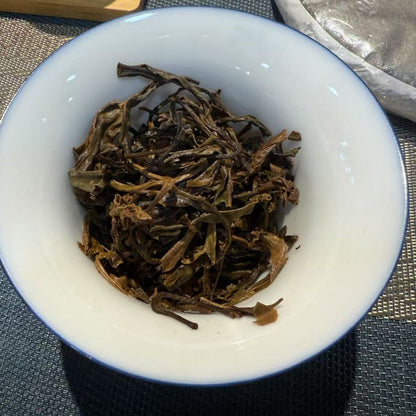 2017  Lao Man'E Raw Pu-erh 357g – Wild Ancient Tree Tea Powerful Qi & Lingering Sweetness