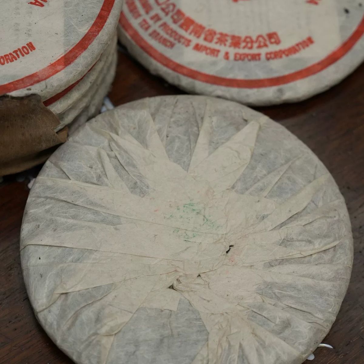 1990s Aged Hong Kong Stored Pu-erh Ripe Tea Cake – Deep Camphor Aroma, Smooth & Rich Finish (357g)