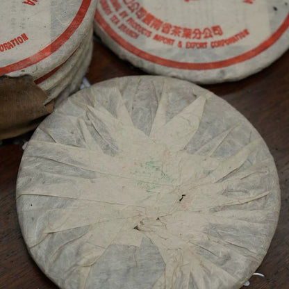 1990s Aged Hong Kong Stored Pu-erh Ripe Tea Cake – Deep Camphor Aroma, Smooth & Rich Finish (357g)