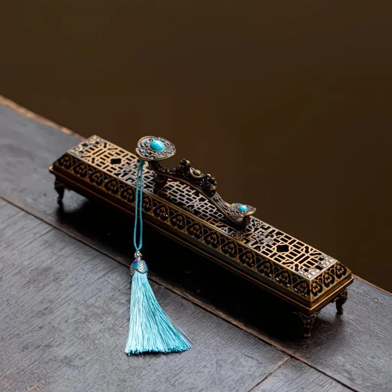 Ruyi Sapphire Tassel Lying Incense Burner – Alloy | 23cm | Copper & Brass (2 Colors)