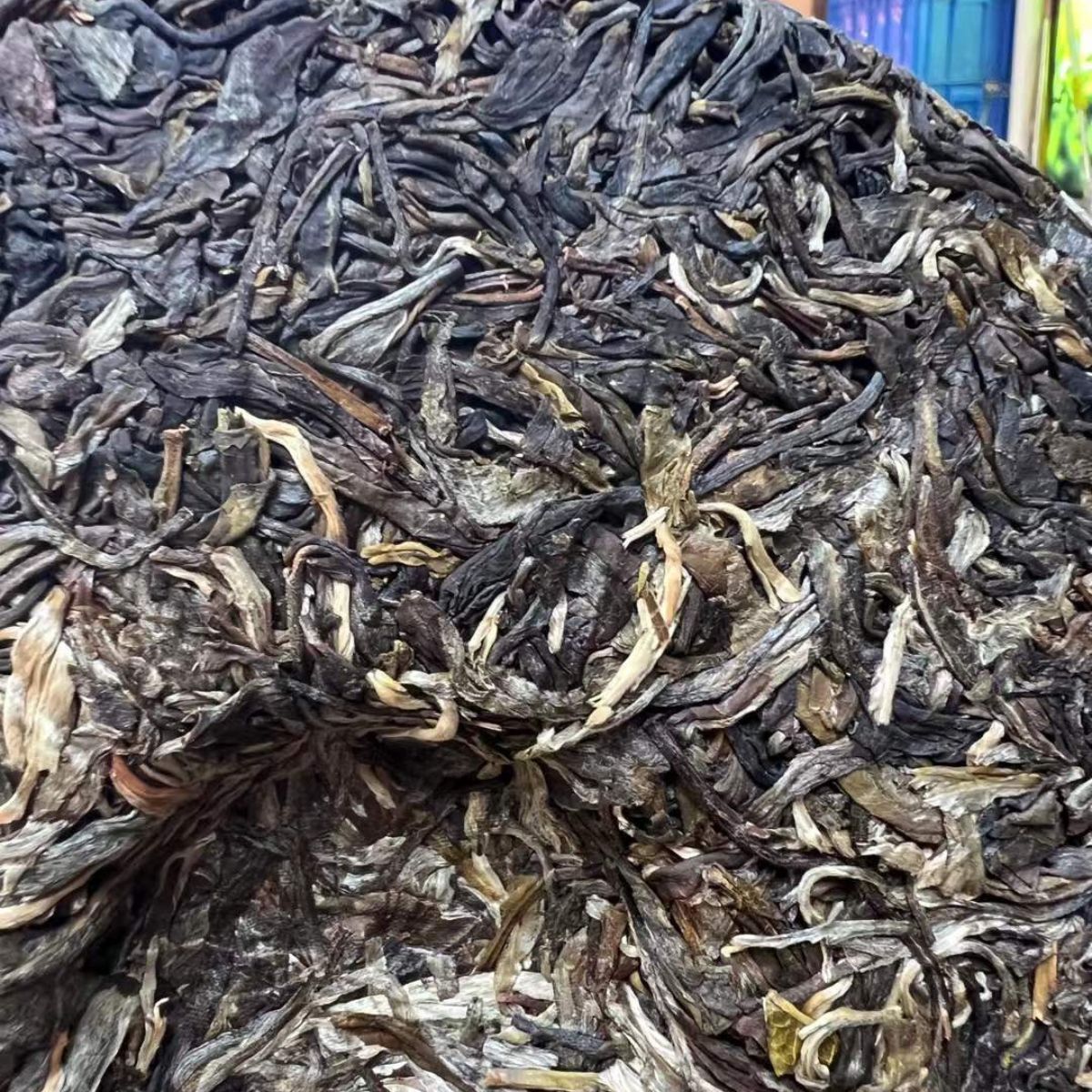 2022 Baihuatan Raw Pu‑erh Cake – 357g, Sweet & Silky Wild Floral