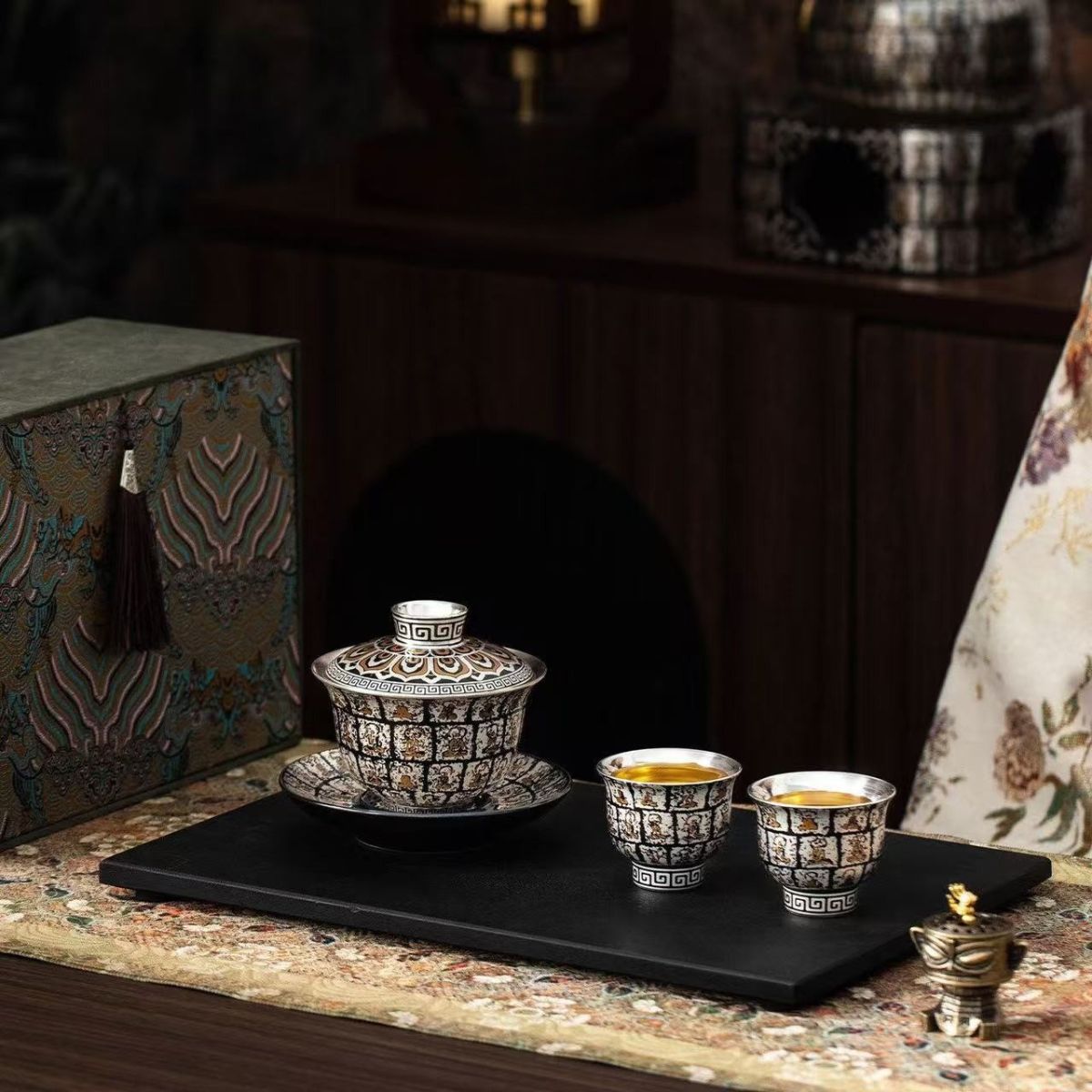 Liu Yin Wan Fo Ceramic Gaiwan Tea Set – Silver-Gilded (Gaiwan 130ml + Saucer + 2 Cups 45ml) Gift Box