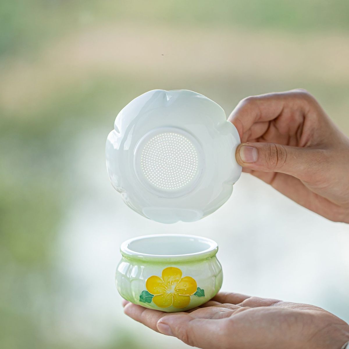 Hand-Painted Winter Jasmine Ceramic Tea Strainer Set | Gongfu Tea Accessory
